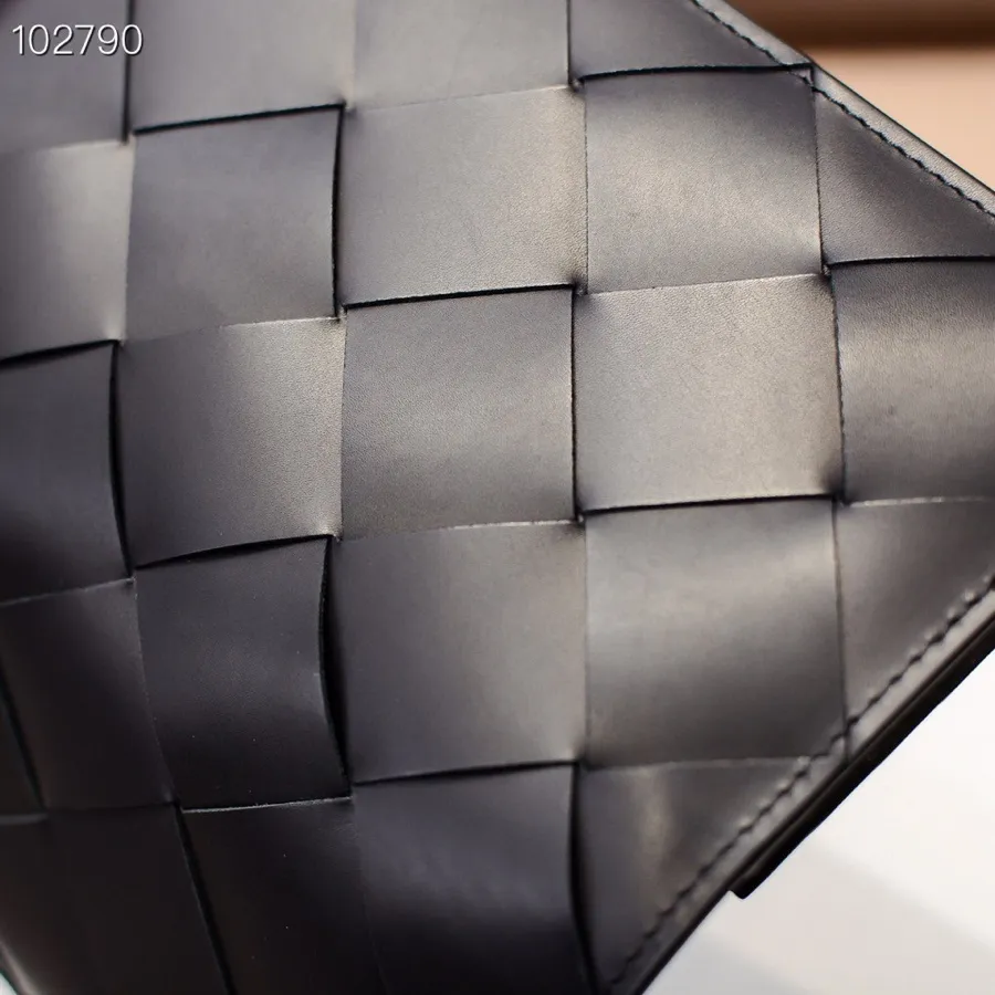 🎉🎉🎉BOTTEA VENETA Style No.: 99511# Material: Imported fetal cowhide hand-woven Specifications: Picture size BVBVBV